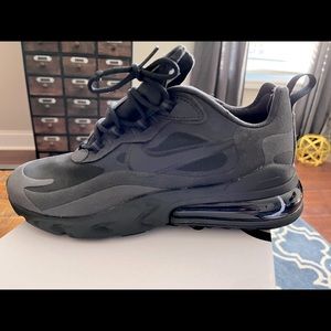 AIR MAX 270 React. NWT. Black/Grey Never worn Size 9.